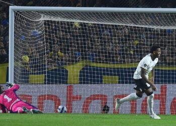 Corinthians no último pênalti cobrado nas oitavas da Libertadores (Crédito: GettyImages)