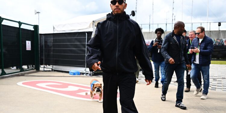 Hamilton respondeu as vaias para Verstappen na F1; confira detalhes (Crédito: GettyImages)