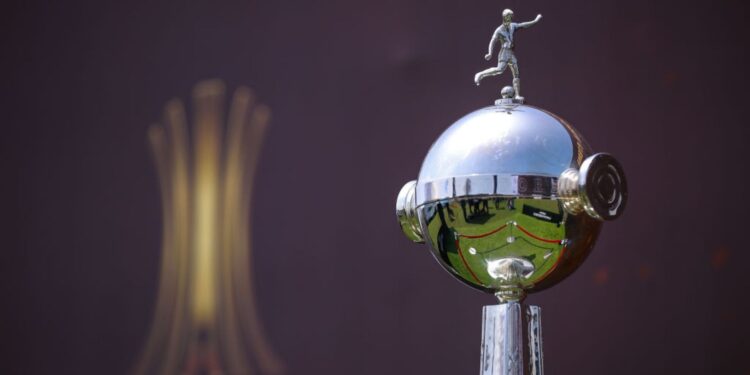 Troféu da Libertadores (Crédito: GettyImages)