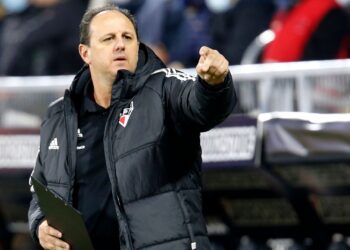 Rogério Ceni detonou a arbitragem na Sul-Americana (Crédito: Crédito: Getty Images)