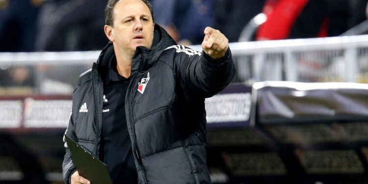 Rogério Ceni detonou a arbitragem na Sul-Americana (Crédito: Crédito: Getty Images)