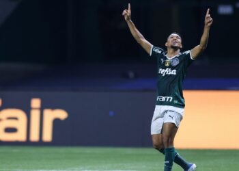 Rony chega ao tão sonhado gol de bicicleta (Crédito: Crédito: Getty Images)