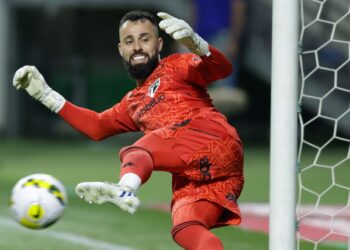 O São Paulo fechou a contratação de um substituto para Jandrei; jogador é experiente e conhecido por Rogério Ceni (Crédito: GettyImages)