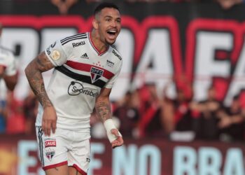 Luciano decidiu para o São Paulo diante do Atlético-GO (Crédito: Rubens Chiri/ SPFC.NET)