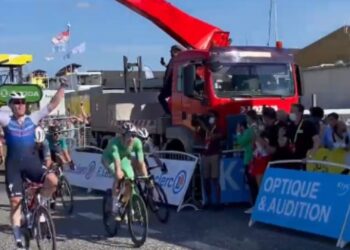 Tour de France: Jakobsen consegue vitória com acidente grave (Crédito: Transmissão do Tour de France)