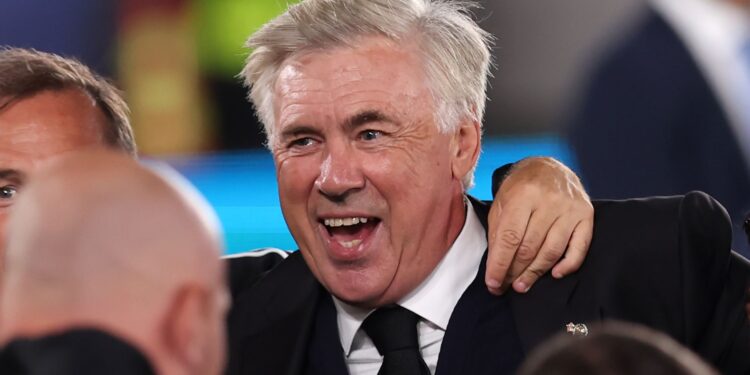 Carlo Ancelotti abriu o jogo sobre o "Bola de Ouro" que o Real Madrid pode ter nesta temporada de 2022 (Crédito: GettyImages)