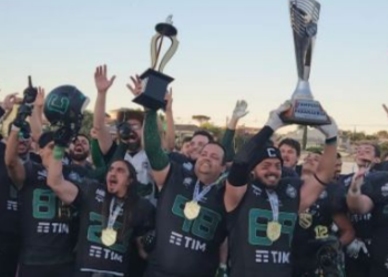Coritiba Crocodiles levantou a nona taça do Campeonato Paranaense (Crédito: Alexandre Domingos / Reprodução Instagram)