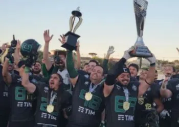 Coritiba Crocodiles levantou a nona taça do Campeonato Paranaense (Crédito: Alexandre Domingos / Reprodução Instagram)