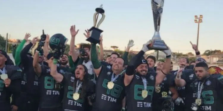 Coritiba Crocodiles levantou a nona taça do Campeonato Paranaense (Crédito: Alexandre Domingos / Reprodução Instagram)