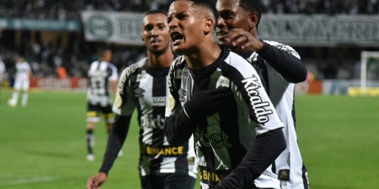 Coritiba x Santos vão se enfrentaram pelo Brasileirão e Ângelo foi um dos destaques (Crédito: Ivan Storti/Santos FC)