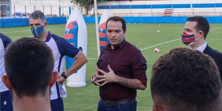 O presidente do Fortaleza abriu o jogo sobre o vestiário da equipe após a eliminação na Copa do Brasil (Crédito: Leonardo Moreira / Fortaleza)