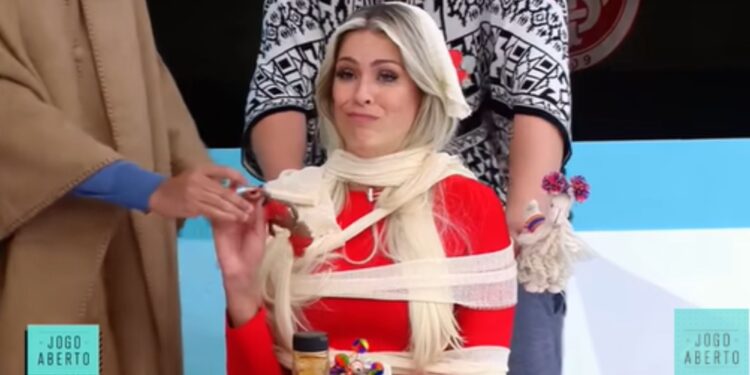 Renata Fan brica após eliminação do Inter na Sul-Americana (Crédito: Transmissão/ Band TV)