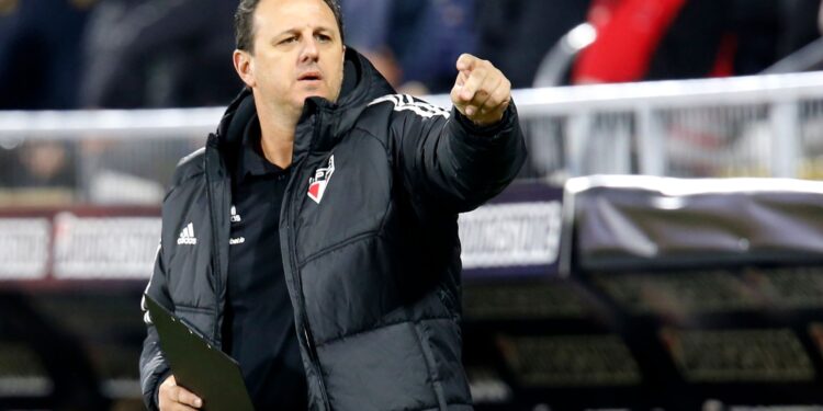O São Paulo e Rogério Ceni poderão contar com um reforço importante para encarar o Ceará (Crédito: GettyImages)