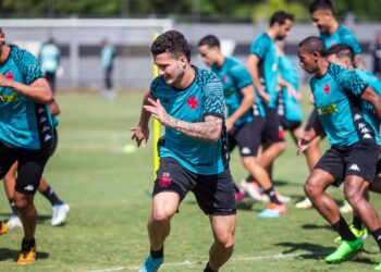 Vasco segue treinando firme para a Série B (Crédito: Daniel Ramalho / CRVG / Flickr)