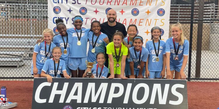 Bruno Conteville lidera time feminino nas divisões de base (Crédito: Arquivo Pessoal)