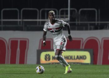 Arboleda foi liberado pelo São Paulo (Crédito: Flickr São Paulo / Rubens Chiri)