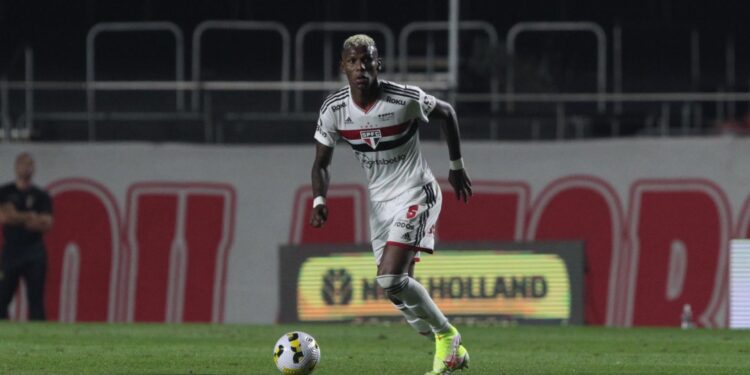 Arboleda foi liberado pelo São Paulo (Crédito: Flickr São Paulo / Rubens Chiri)