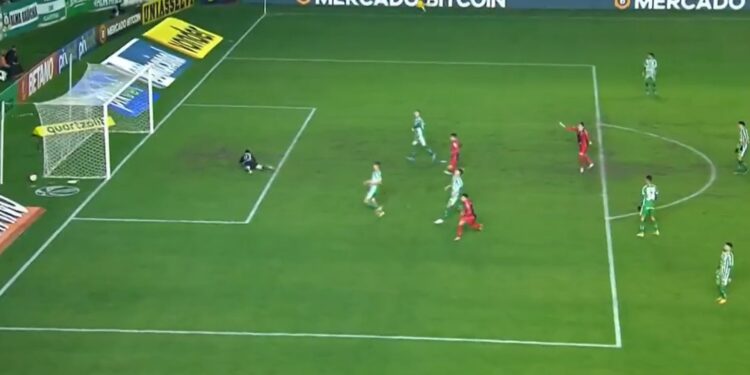 Athletico e Juventude pelo Campeonato Brasileiro (Crédito: Transmissão/ Premiere)