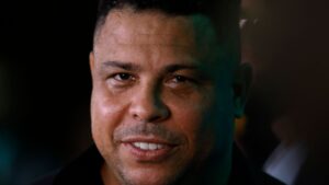 Ronaldo Fenômeno ‘apresenta’ Cruzeiro a Zidane (Crédito: GettyImages)