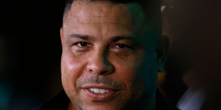 Ronaldo Fenômeno ‘apresenta’ Cruzeiro a Zidane (Crédito: GettyImages)