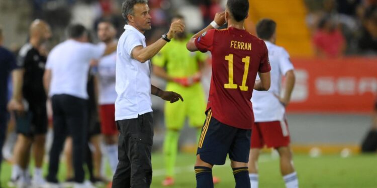Luis Enrique deixou a vergonha de lado e falou sobre sexo na Espanha antes da Copa do Mundo (Crédito: GettyImages)