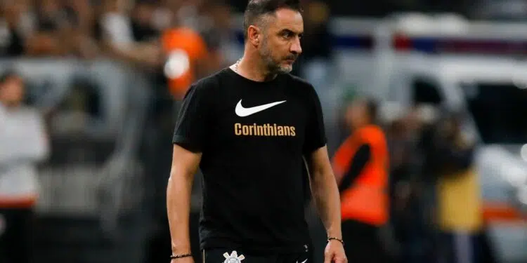 Corinthians e Vítor Pereira ainda não chegaram a um acordo sobre a sequência do técnico no clube (Crédito: GettyImages)