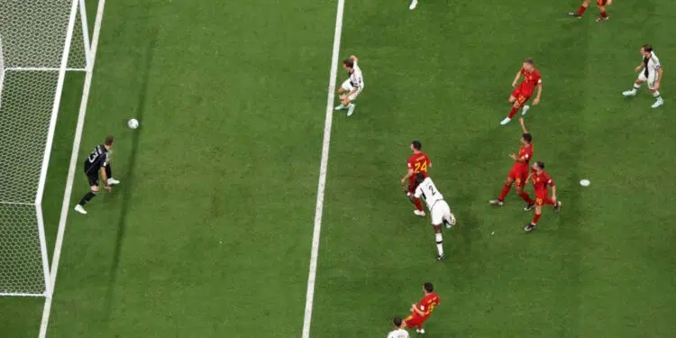 Web vai à loucura com gol anulado da Alemanha contra Espanha (Crédito: GettyImages)