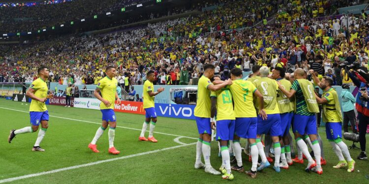 Jogadores comemoram após vitória da Seleção Brasileira (Crédito: GettyImages)