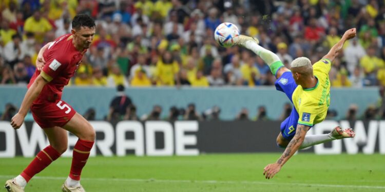 Richarlison virou o herói do Brasil na estreia da Copa do Mundo (Crédito: GettyImages)