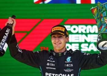 Russell fez corrida espetacular em Interlagos e saiu com o primeiro lugar do fim de semana (Crédito: Getty Images)