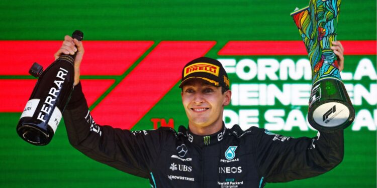 Russell fez corrida espetacular em Interlagos e saiu com o primeiro lugar do fim de semana (Crédito: Getty Images)