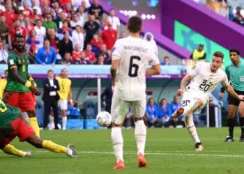 Sérvia consegue virada relâmpago contra Camarões na Copa do Mundo (Crédito: GettyImages)