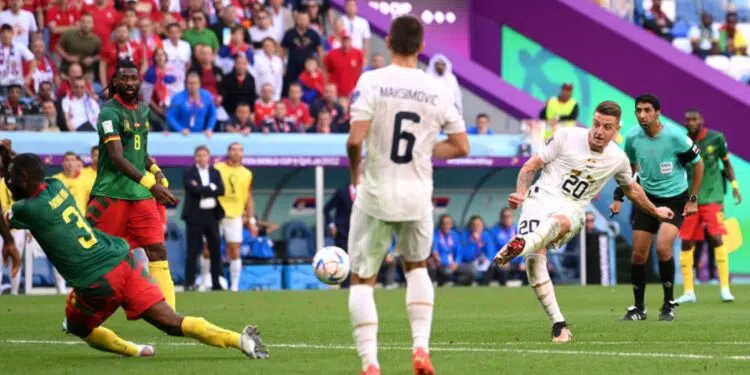 Sérvia consegue virada relâmpago contra Camarões na Copa do Mundo (Crédito: GettyImages)