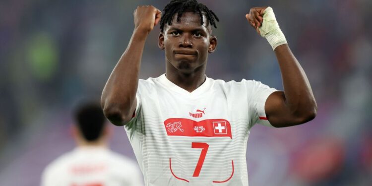 Embolo, que defende a Suíça na Copa do Mundo 2022 (Crédito: Getty Images)