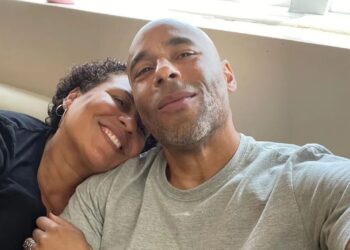 Edinho chegou ao hospital onde a irmã, Kely, já estava desde o começo da internação (Crédito: Reprodução Instagram)