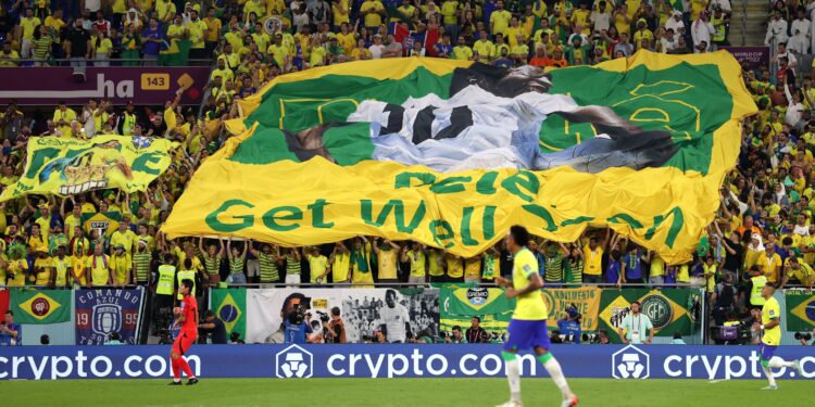 Brasil x Coreia do Sul: torcida faz homenagem para Pelé na Copa do Mundo (Crédito: GettyImages)