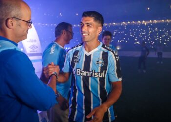 Suárez chegou ao Grêmio e ainda não possui uma data certa de estreia (Crédito: Lucas Uebel / Grêmio)