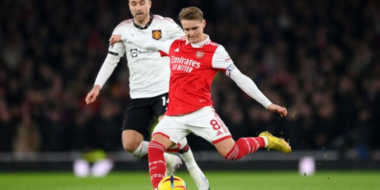 Manchester United e Arsenal fizeram um jogo quente na Premier League (Crédito: GettyImages)