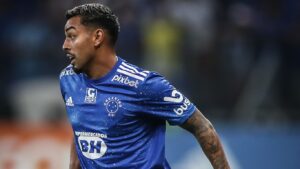 Ex-Cruzeiro, Matheus Bidu foi apresentado pelo Corinthians e falou sobre Ronaldo Fenômeno (Crédito: Cris Mattos/Staff Images)