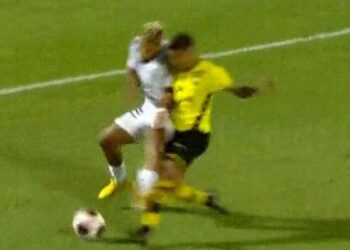 Penalidade para o Santos contra o São Bernardo foi alvo de polêmica (Crédito: TNT Sports)