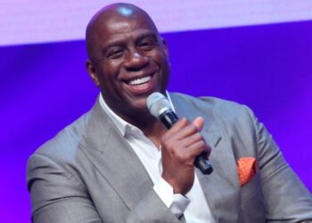 Magic usou as redes sociais para fazer diversas homenagens ao Rei Pelé (Crédito: Getty Images)