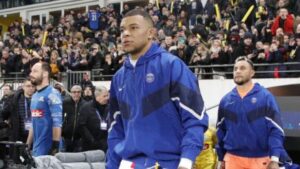 Mbappé marca hat-trick no primeiro tempo (Crédito: Reprodução / Twitter)