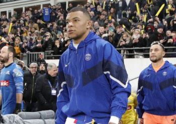 Mbappé marca hat-trick no primeiro tempo (Crédito: Reprodução / Twitter)