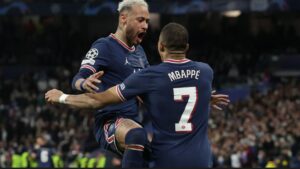 Neymar e Mbappé são um dos grandes nomes do PSG na temporada de 2022/23 (Crédito: GettyImages)