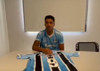 Suárez impacta venda de camisas (Crédito: Reprodução Twitter)