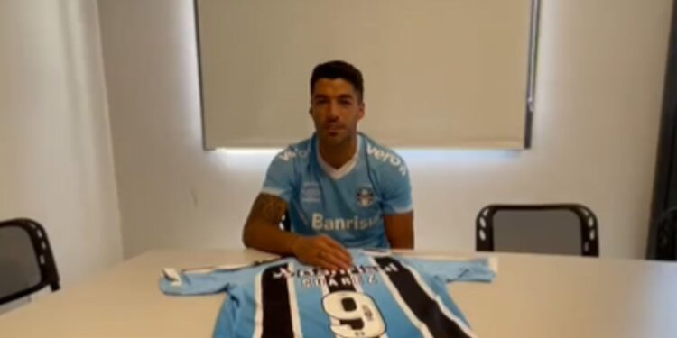 Suárez impacta venda de camisas (Crédito: Reprodução Twitter)