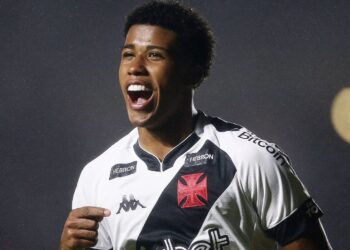 Andrey Santos vai trocar o Vasco pelo Chelsea na temporada de 2023 (Crédito: Daniel Ramalho/CRVG)