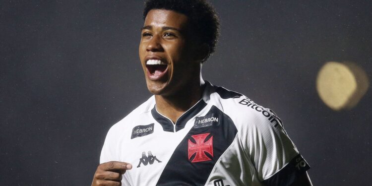 Andrey Santos vai trocar o Vasco pelo Chelsea na temporada de 2023 (Crédito: Daniel Ramalho/CRVG)