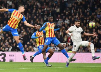 Benzema e Éder Militão preocupam o Real Madrid para o Mundial de Clubes (Crédito: GettyImages)