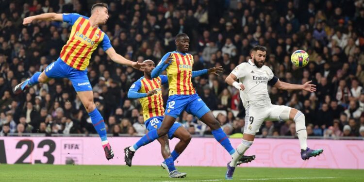 Benzema e Éder Militão preocupam o Real Madrid para o Mundial de Clubes (Crédito: GettyImages)